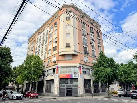 Venta, amplio departamento de 2 Dormitorios, Pichincha, Rosario