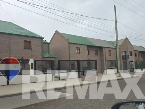 DUPLEX en Barrio Roca 