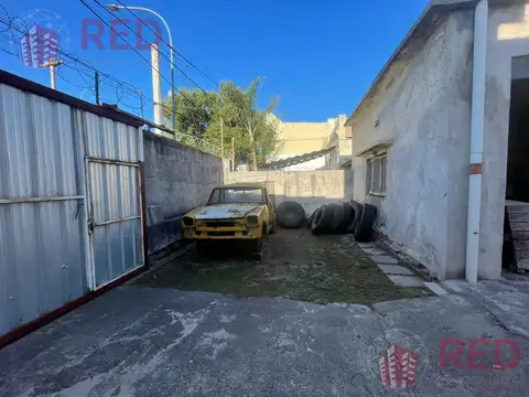 Casa  + Tinglado en  Agustin Garzon 2865