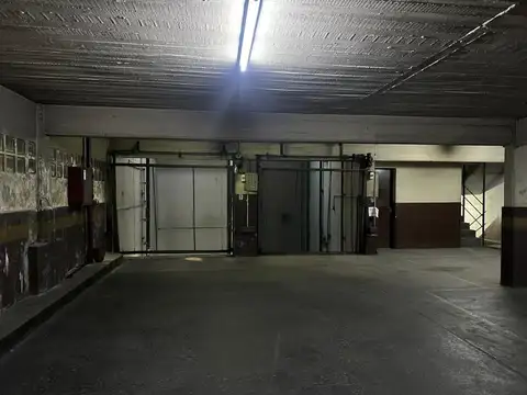 COCHERA CUBIERTA  UF 52 EXCELENTE UBICACION MICROCENTRO