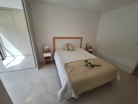 SEMIPISO DE 2 AMBIENTES CON BALCÓN ATERRAZADO A LA CALLE, A ESTRENAR!