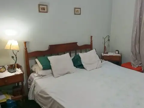 VENTA- CASA EN BLOCK CON LOCALES- CIUDADELA