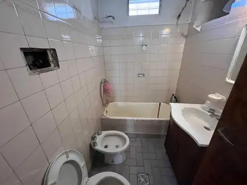 Esteban Echeverria 855