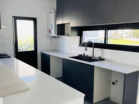 Casa en Venta en Pilar del Este - San Ramon, USD 160.000