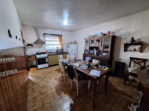 Casa 7 ambientes con 1 baño