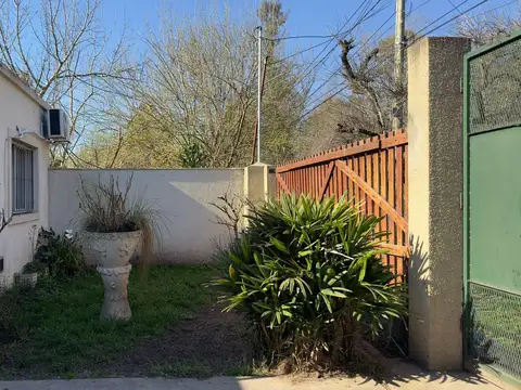 Casa en Benavidez lote 500m-2 dormitorios-Pileta.