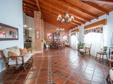 Casa en Venta con 1 cochera