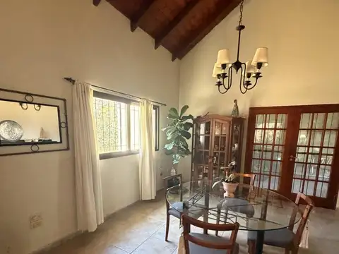 Casa 6 ambientes con 1 baño