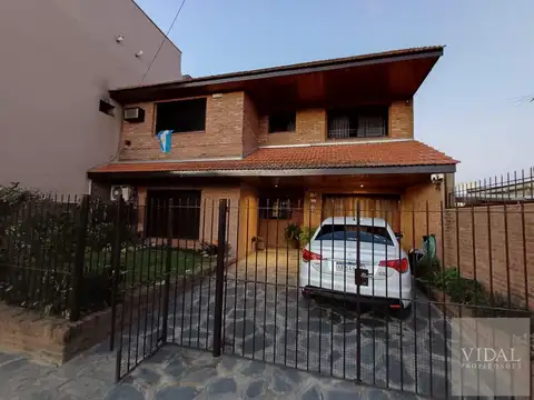 Casa 7 ambientes con 3 baños