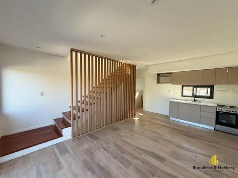 Dúplex 2 Ambientes a Estrenar con Cochera, Jardín y Balcones – Tigre Centro