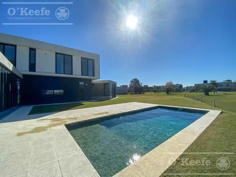 Casa 10 ambientes con 4 baños