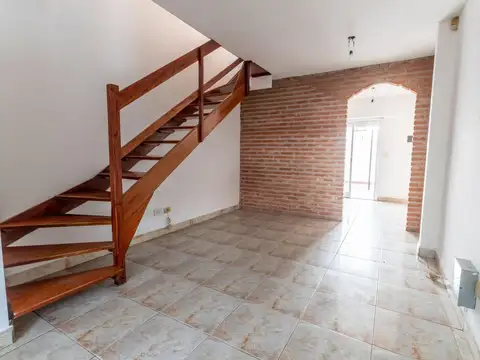 Depto Tipo Casa 3 ambientes con 2 baños