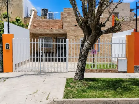 OPORTUNIDAD VENTA PH TIPO CASA INDEPENDIENTE 3 AMB C PATIO Y COCHERA ESCUCHA OFERTAS