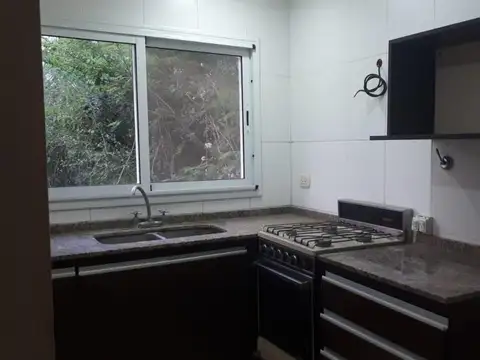 Casa 7 ambientes con 2 baños