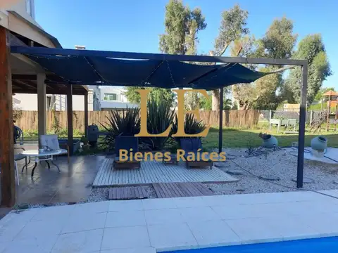 Casa 5 ambientes con 4 baños