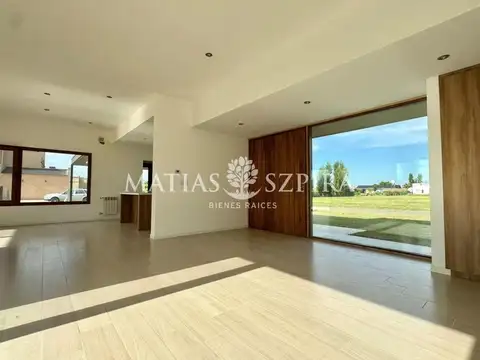 Casa en Venta en Comarcas de Luján, USD 230.000