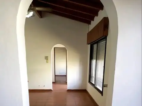 Casa 5 ambientes con 1 baño