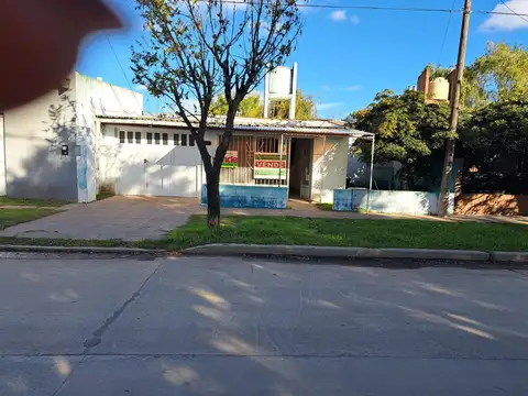CASA CON LOCAL OPORTUNIDAD