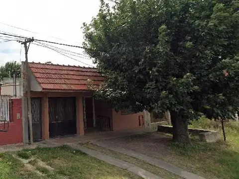 Casa en  VENTA 132 34 y 35 10x40 todo en una planta