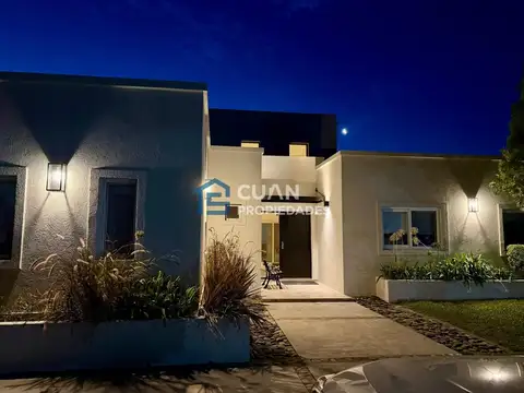 Casa 4 ambientes con 3 baños