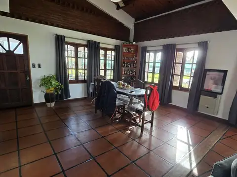Casa 7 ambientes con 3 baños