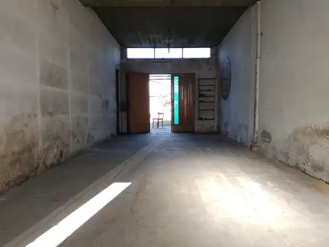2 LOCALES CON AMPLIA VIVIENDA EN ZONA COMERCIAL