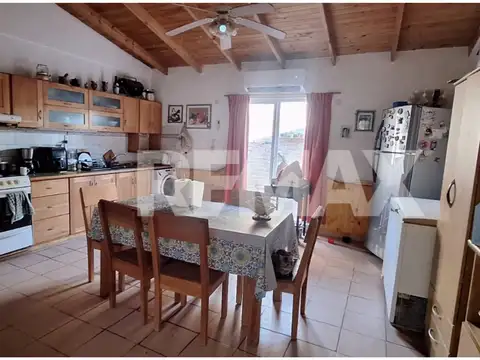 Casa 5 ambientes con 2 baños