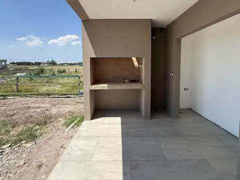 Casa 4 ambientes con 3 baños