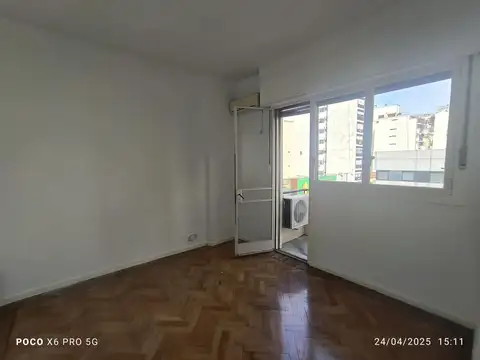 ALQUILER CUATRO AMB EN CONGRESO OFICINA SUPER LUMINOSA!