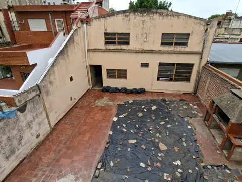 CASA 3 AMBIENTES C/GARAGE - FONDO - GALPON