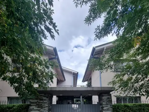 Dúplex en alquiler c/ cochera en Bella Vista