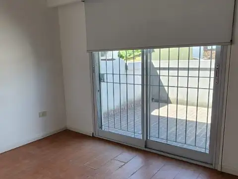 Dúplex en alquiler c/ cochera en Bella Vista