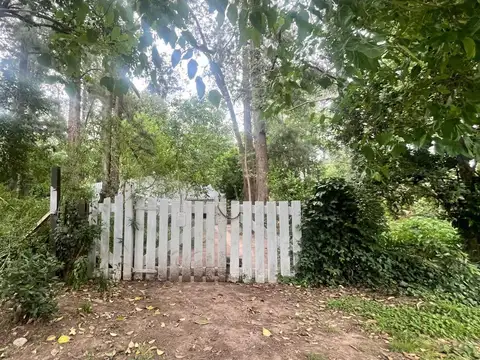 Oportunidad en Maschwitz – Gran Terreno Arbolado de 2.200 m²