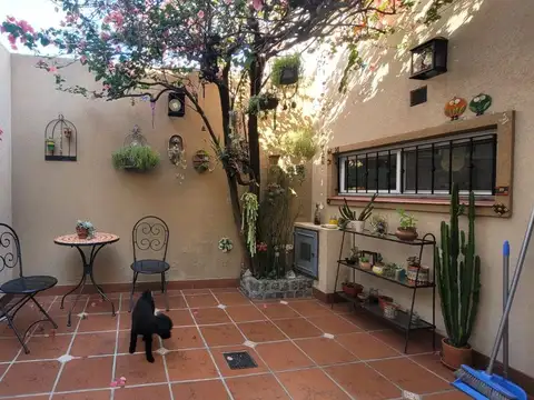 CASA 3 AMBIENTES + ESCRITORIO, PATIO Y COCHERA