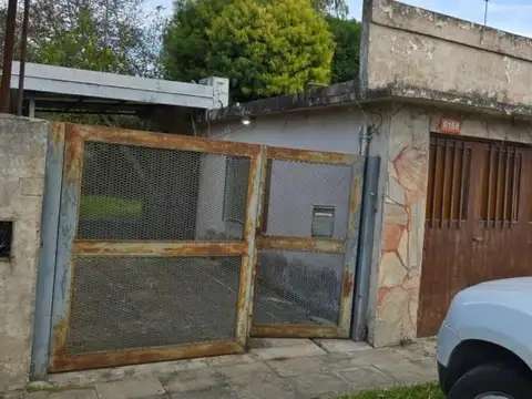 Casa en venta - 2 Dormitorios 1 Baño - Etcheverry