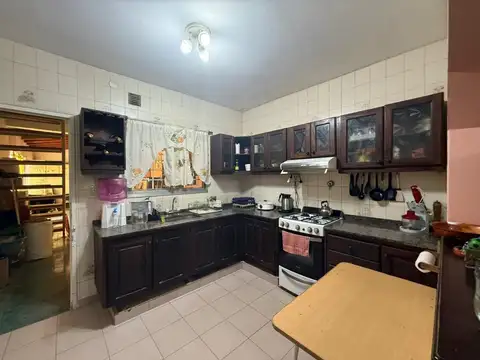 CASA CON LOCAL AMOBLADA