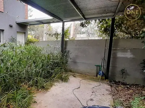 Casa en Alquiler con 4 cocheras