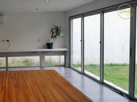 Casa en alquiler en complejo cerrado, en City Bell