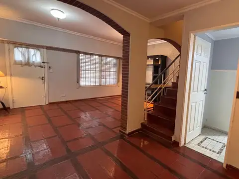 Casa 5 ambientes con 2 baños