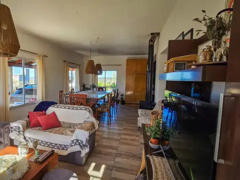 Casa 5 ambientes con 2 baños