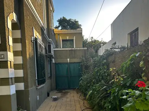 Casa en Venta con 5 cocheras