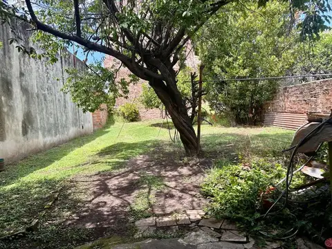 Venta casa a reciclar c/ fondo libre – Nuevo Valor