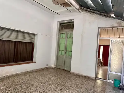 Venta casa a reciclar c/ fondo libre – Nuevo Valor