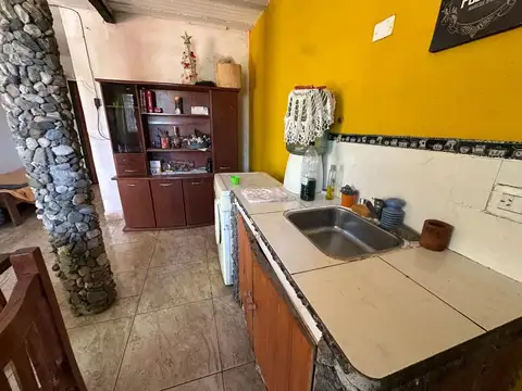 Casa 4 ambientes con 2 baños