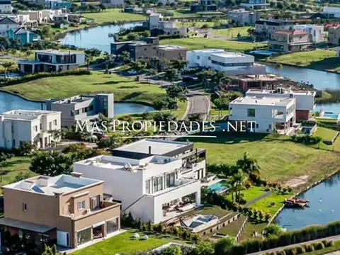 Venta Terreno / Lote a la laguna en Puertos del Lago Amarras II Escobar