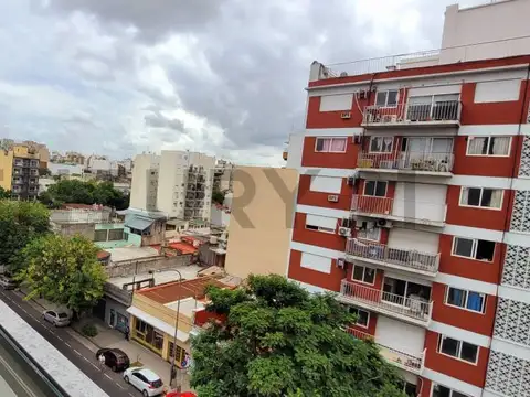 Quirno 200, Piso 6