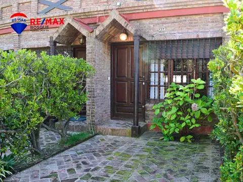 Venta de TRIPLEX  en Pinamar a una cuadra del mar