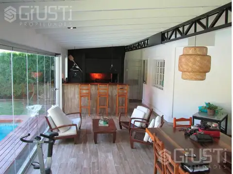 Casa 4 ambientes con 3 baños