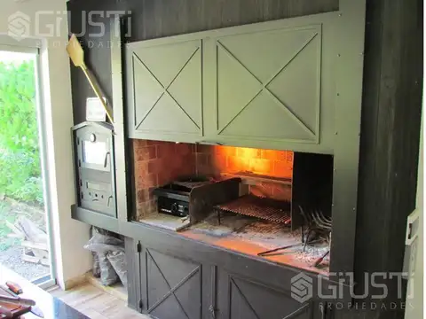 Casa en Venta con 2 cocheras