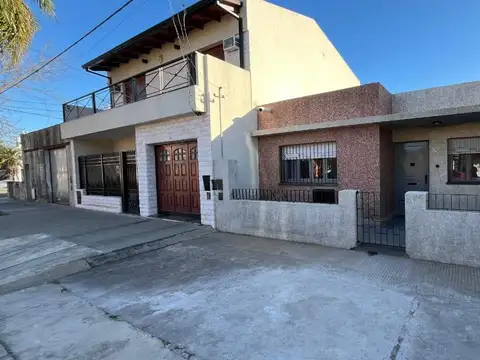 Casa 2 Dormitorios con Patio - Pedro Lino Funes 1400